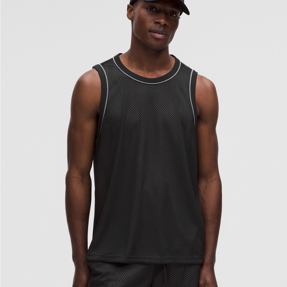 Men’s Lululemon double layered reversible mesh tank top